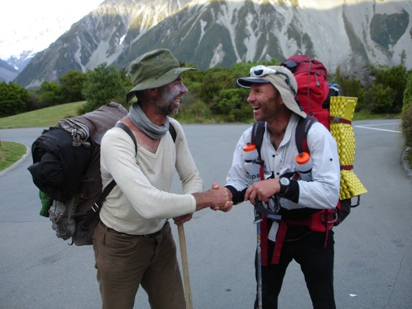 Steve Moffatt (Left) and Steve Gurney shake hands &#8211; still fantastic friends and adventurers